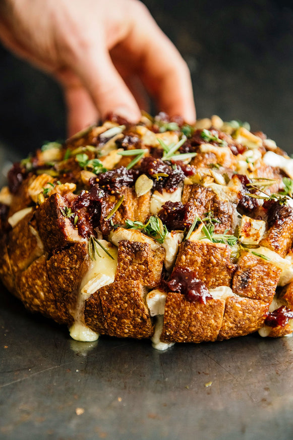 pull apart bread filled with brie and holiday jam