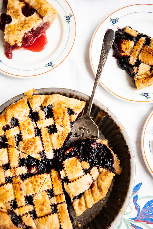 Load image into Gallery viewer, Lattice pie made with Fruit Perfect
