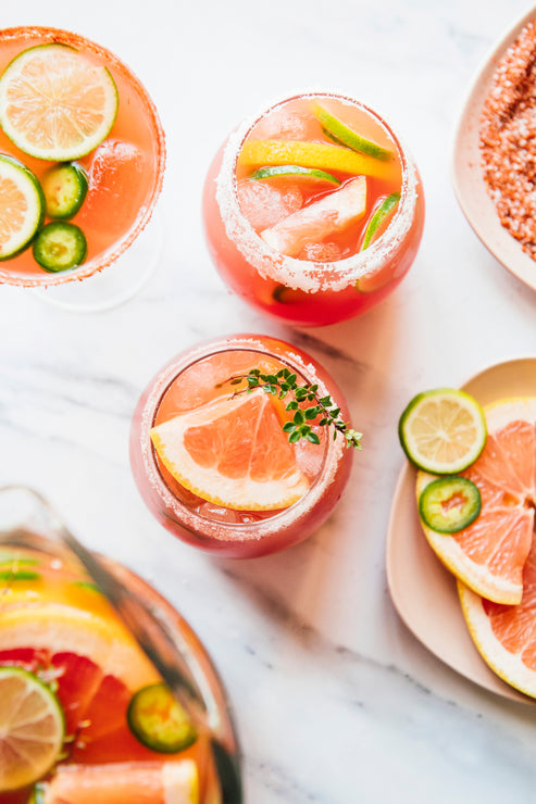 Load image into Gallery viewer, Cocktails made with Paloma Mix and citrus
